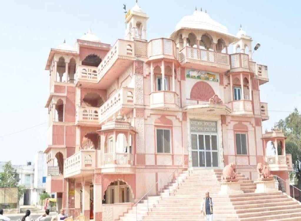 Hotel Suroth Mahal Luhāru Exterior foto
